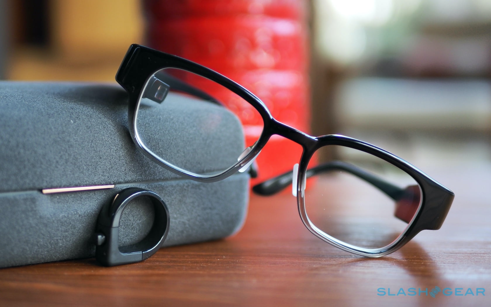 Can These Smart Glasses Do What Google Couldn’t?
